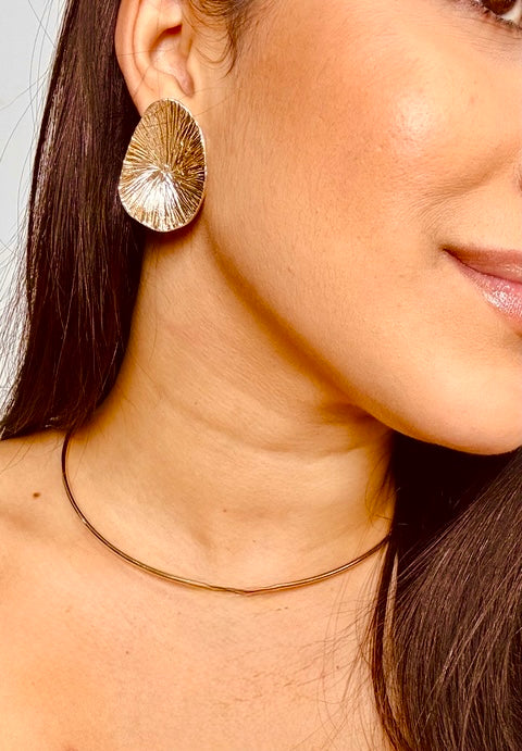 Brinco Curves Texturizado Ouro